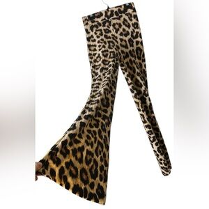 Bell bottom tiger print stretchy pull on pants,,flare legs,70’s,like new!